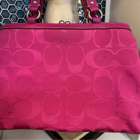 Fuchsia Coach Purse Nº C1082-F14940 - Picture 6 of 11